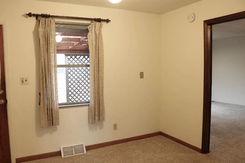 Building Photo - 425 N Hillsdale Dr