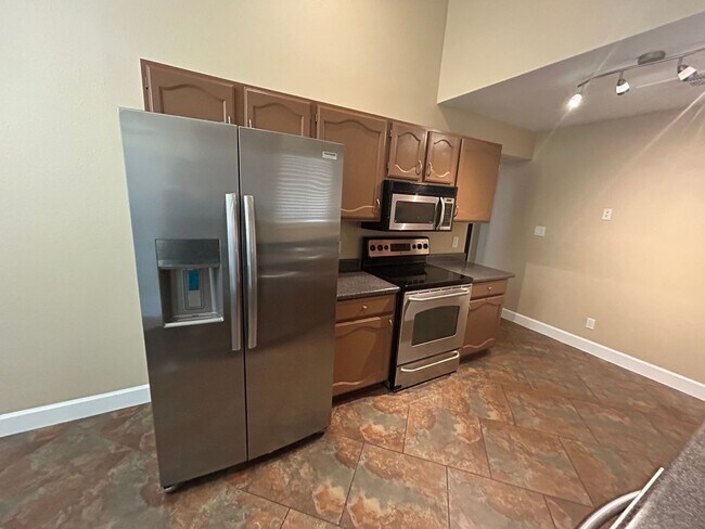 Building Photo - 4 Bedroom 2 Bath Greenfield Park Home