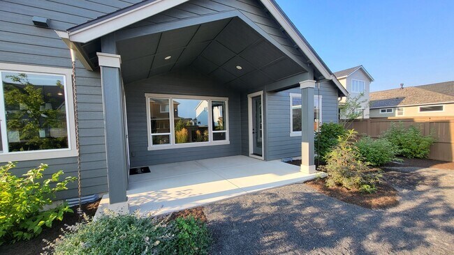 Building Photo - 4 BR/2.5 BA Single-Level home at Trailside