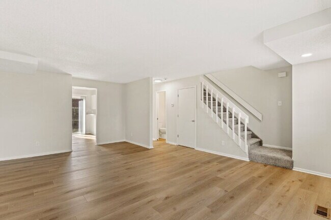 Building Photo - Upgraded 3-Bed Townhome Just Minutes from ...