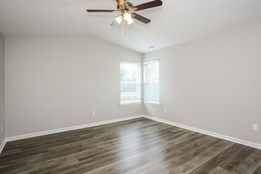 Building Photo - 15341 Ten Point Dr