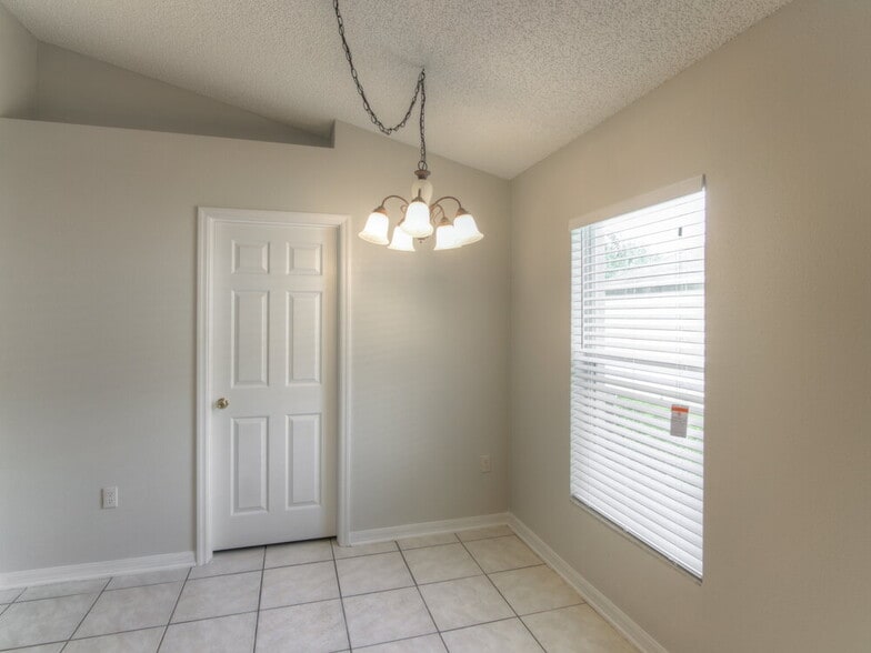 Building Photo - 762 Welch Hill Cir