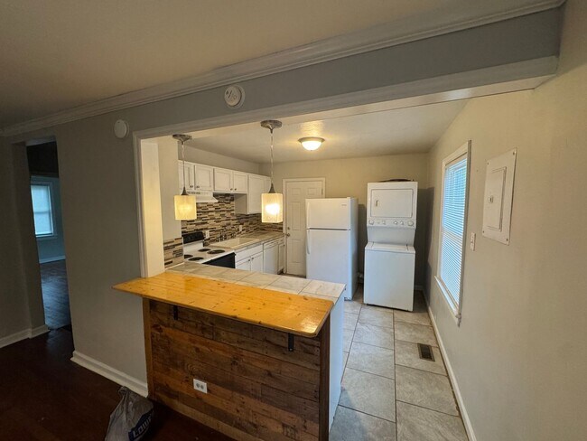 Building Photo - One Story House off Thomas Road