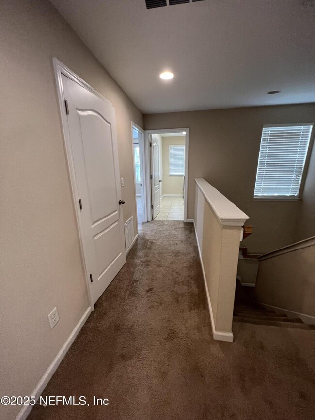 Building Photo - 232 S Field Crest Dr