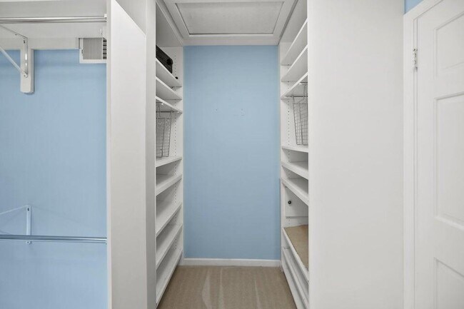 Building Photo - 5160 N Kent Ave