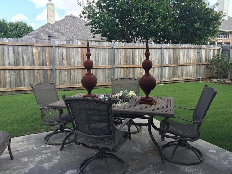 Building Photo - 2421 Mallard Dr