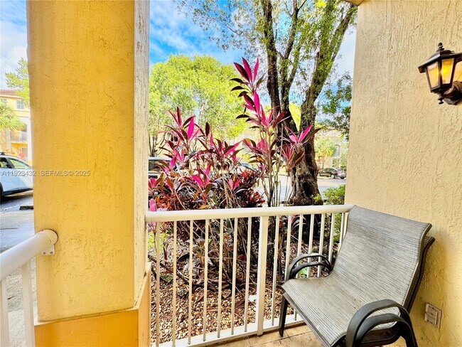 Building Photo - 120 Jacaranda Country Club Dr