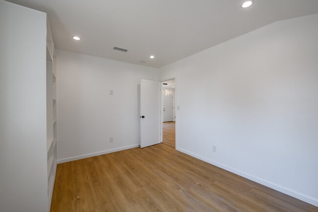 Building Photo - 6557 Darwell Ave