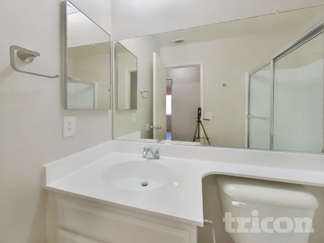 Building Photo - 14806 Rosemary Dr