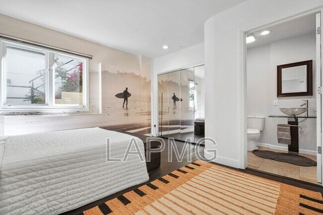Building Photo - 9842 Portola Dr
