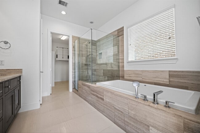 Building Photo - 2713 Kinsley Oaks Dr