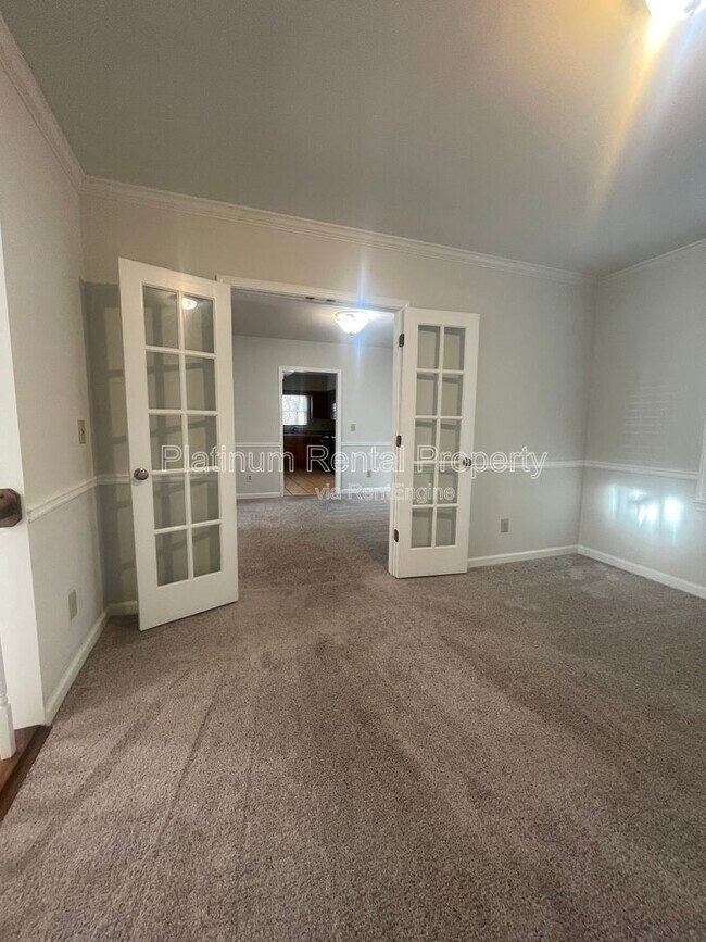 Building Photo - 940 Club Chase Ct