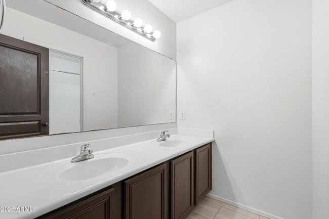 Building Photo - 1537 E Bowman Dr