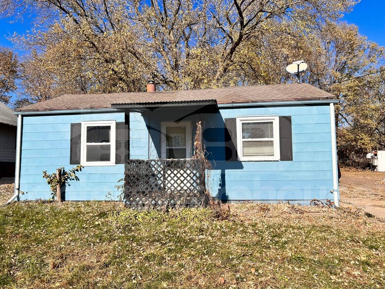 Primary Photo - 2717 College Ave