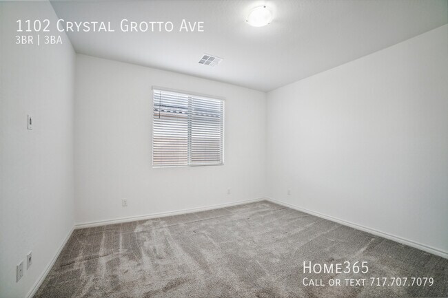 Building Photo - Stunning 3 Bed, 3 Bath Home in Thriving La...