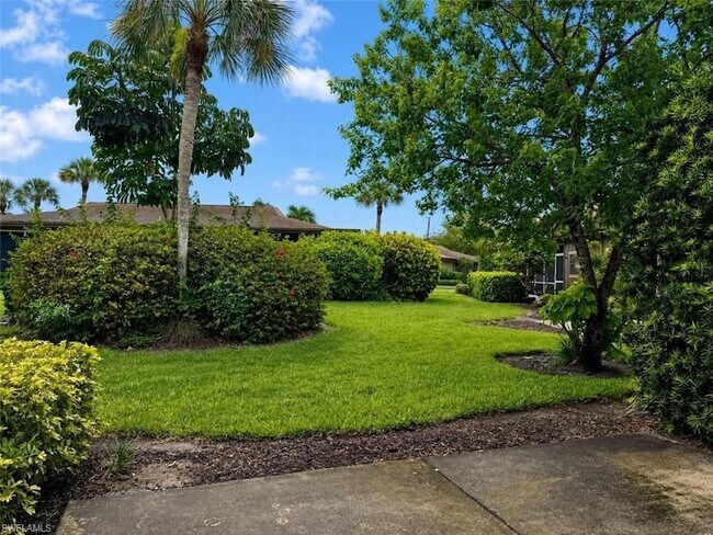Building Photo - 681 Palm View Dr