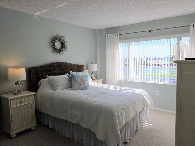Building Photo - 4650 Cove Cir