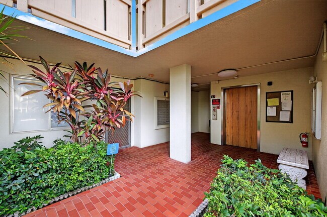 Building Photo - 14375 Strathmore Ln