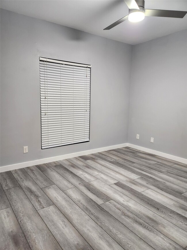 Building Photo - 6500 Harbor Town Dr