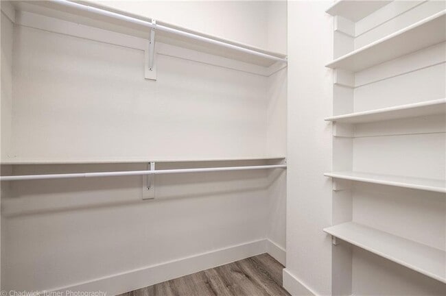 Building Photo - 1510 N Gregg Ave