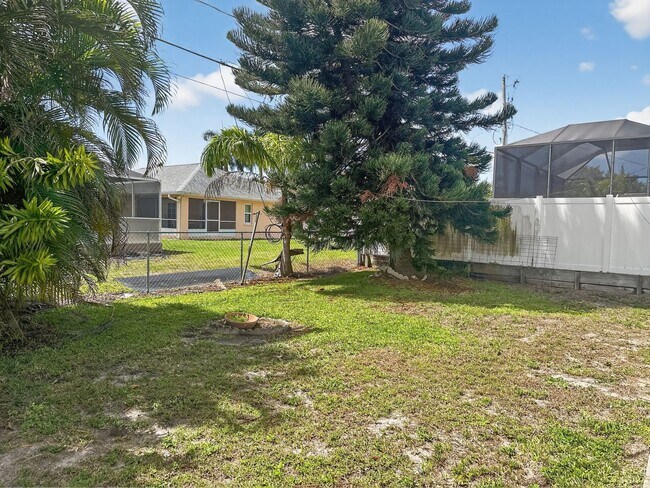 Building Photo - Discover the perfect Naples Park rental just minutes from the beach.