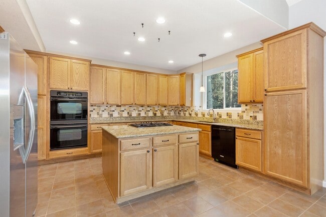 Building Photo - 8700 Triple Crown Dr