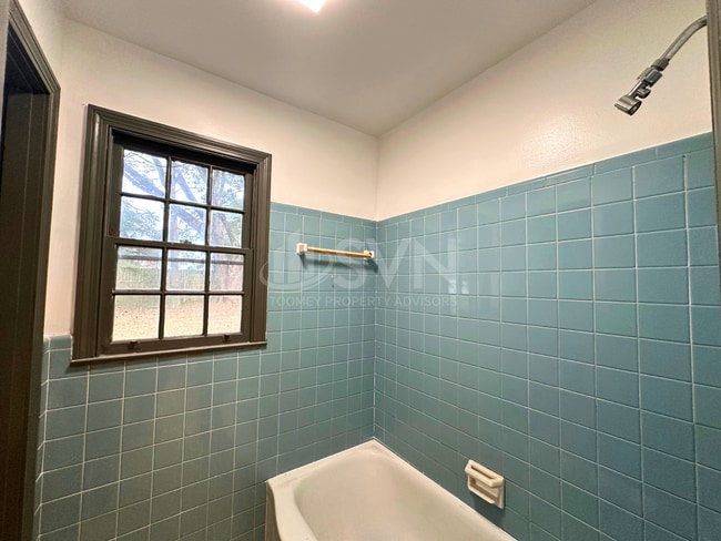 Building Photo - 689 Tarawa Dr