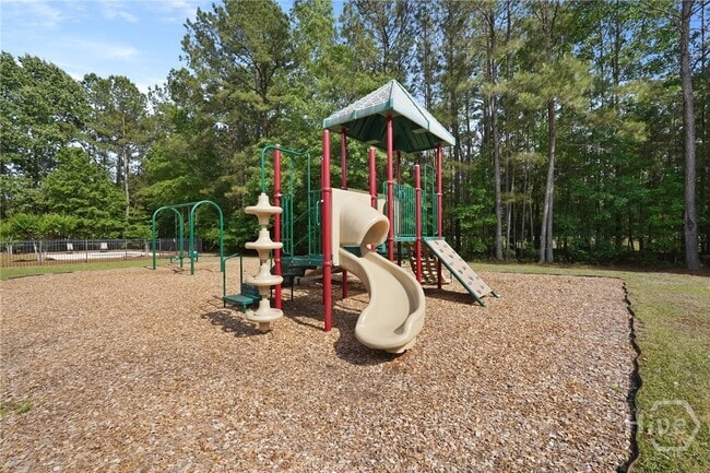 Building Photo - 612 Trellis Square
