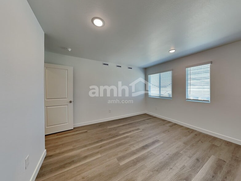 Building Photo - 12617 W Adair Dr