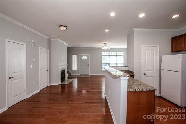 Building Photo - 1031 Central Park Cir