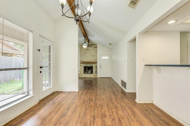 Building Photo - 16041 Stoneham Cir