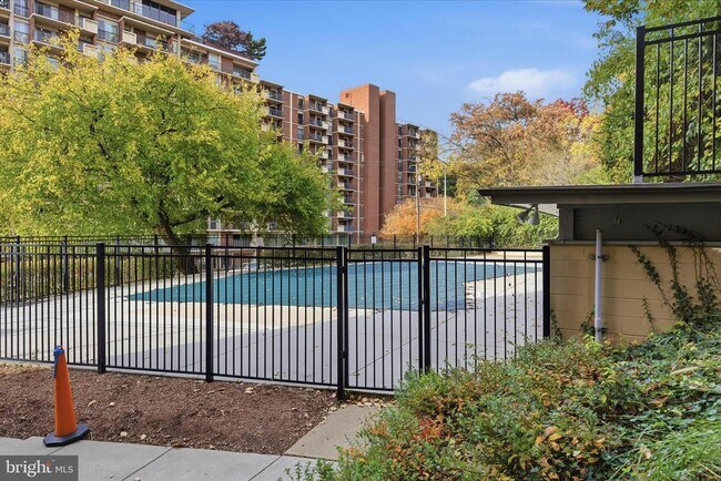 Building Photo - 1200 S Arlington Ridge Rd