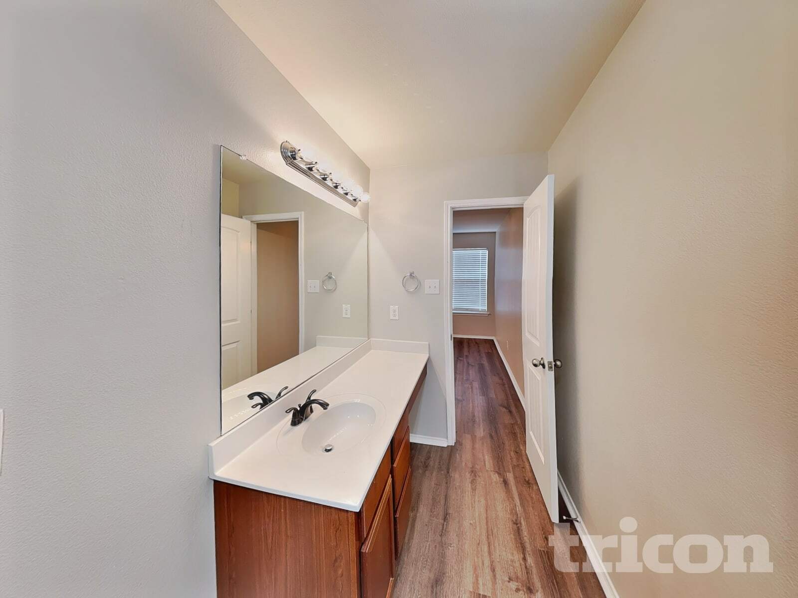 Building Photo - 208 Silver Spur Dr