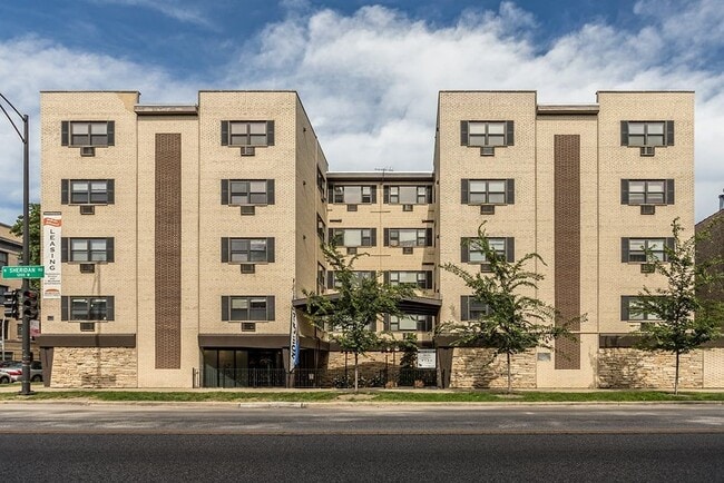 Building Photo - 6725 N Sheridan Rd