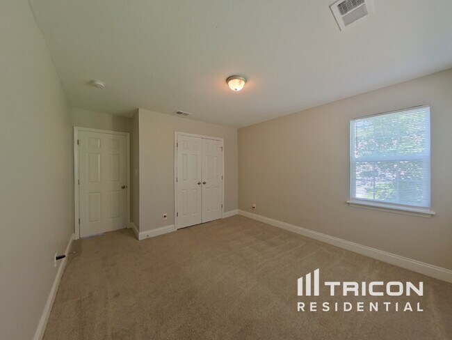 Building Photo - 5604 Bluff Ct