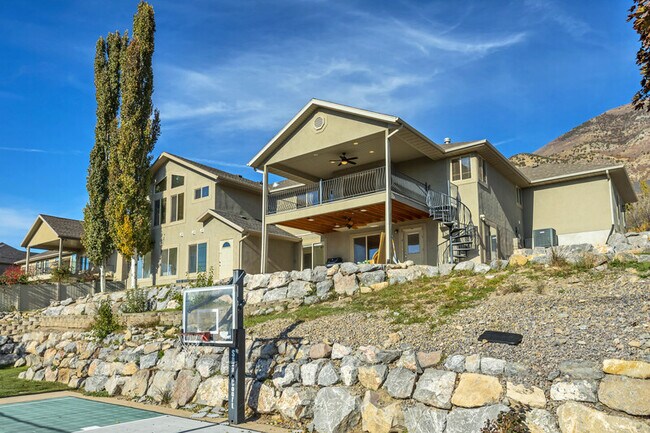 Building Photo - 8913 N Pine Hollow Dr