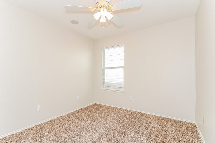 Building Photo - 5528 Spring Ridge Dr
