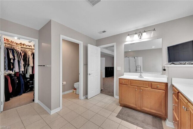 Building Photo - 101 Yacht Ct