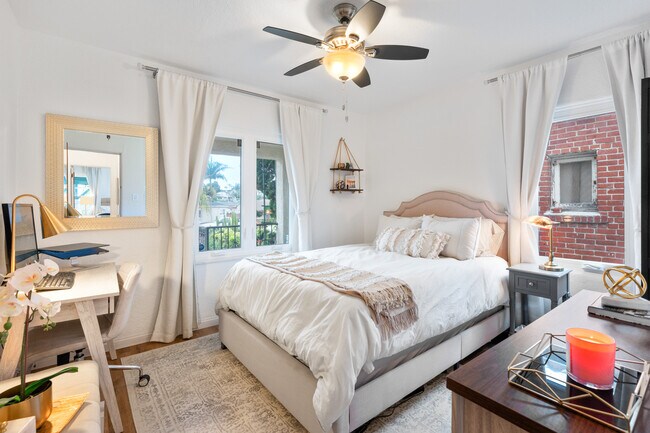Second bedroom with a queen size bed, work desk, and walk in closet. - 1150 W 25th St