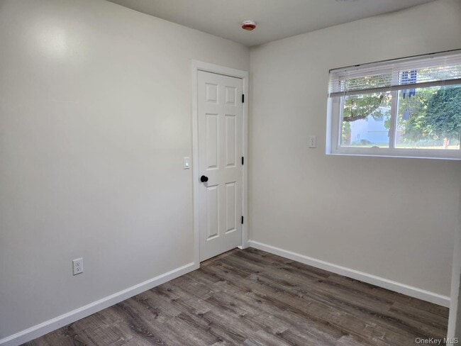 Building Photo - 24 Tennyson Dr