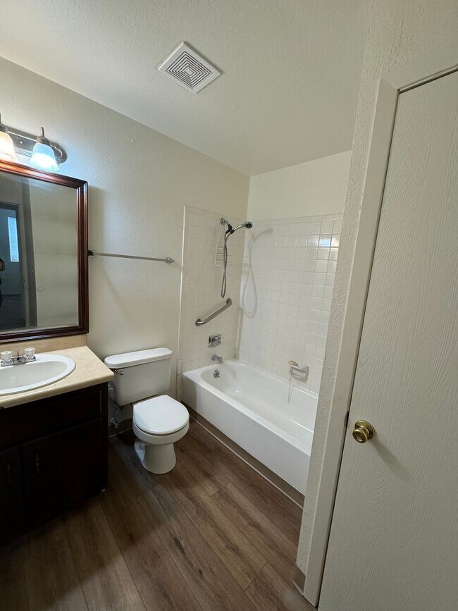 Building Photo - 4988 Ivor Dr