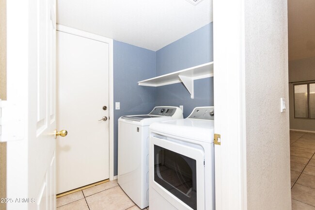 Building Photo - 2388 S Sycamore Pl