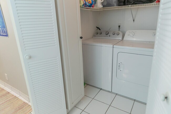 Building Photo - 303 City View Dr