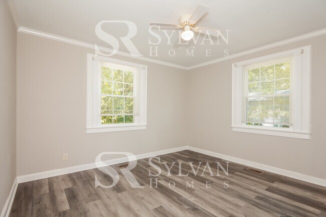 Building Photo - Enjoy living the good life in this 4 bedroom, 2 bathroom home