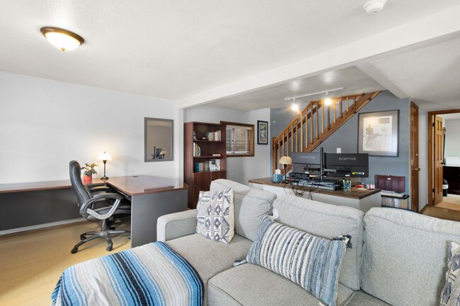 Building Photo - Enjoy Modern Comfort in This Beautiful Home!
