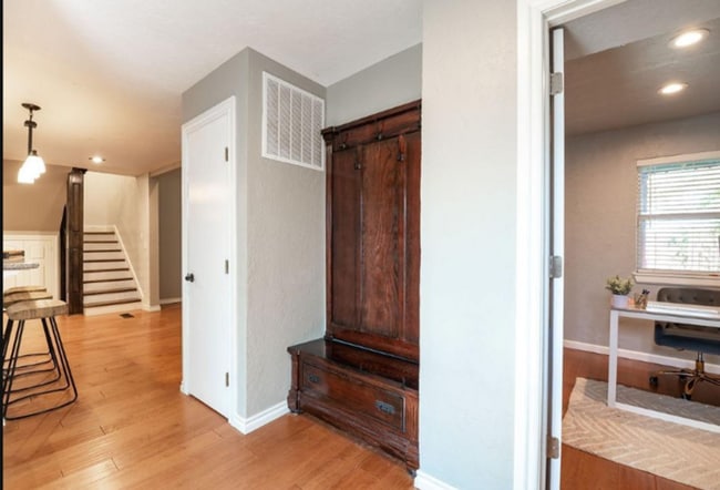 Building Photo - 301 SE 34th St