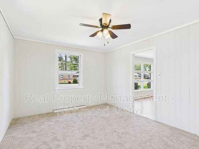 Building Photo - 8909 Avalon Dr