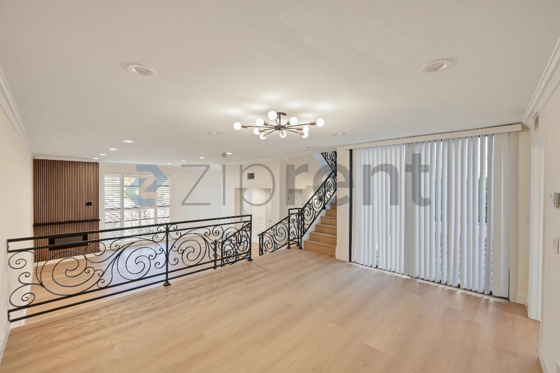 Building Photo - Unit