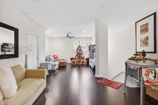 Building Photo - 321 Bayfront Dr