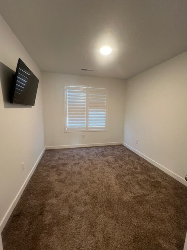 Building Photo - Flexible lease terms!